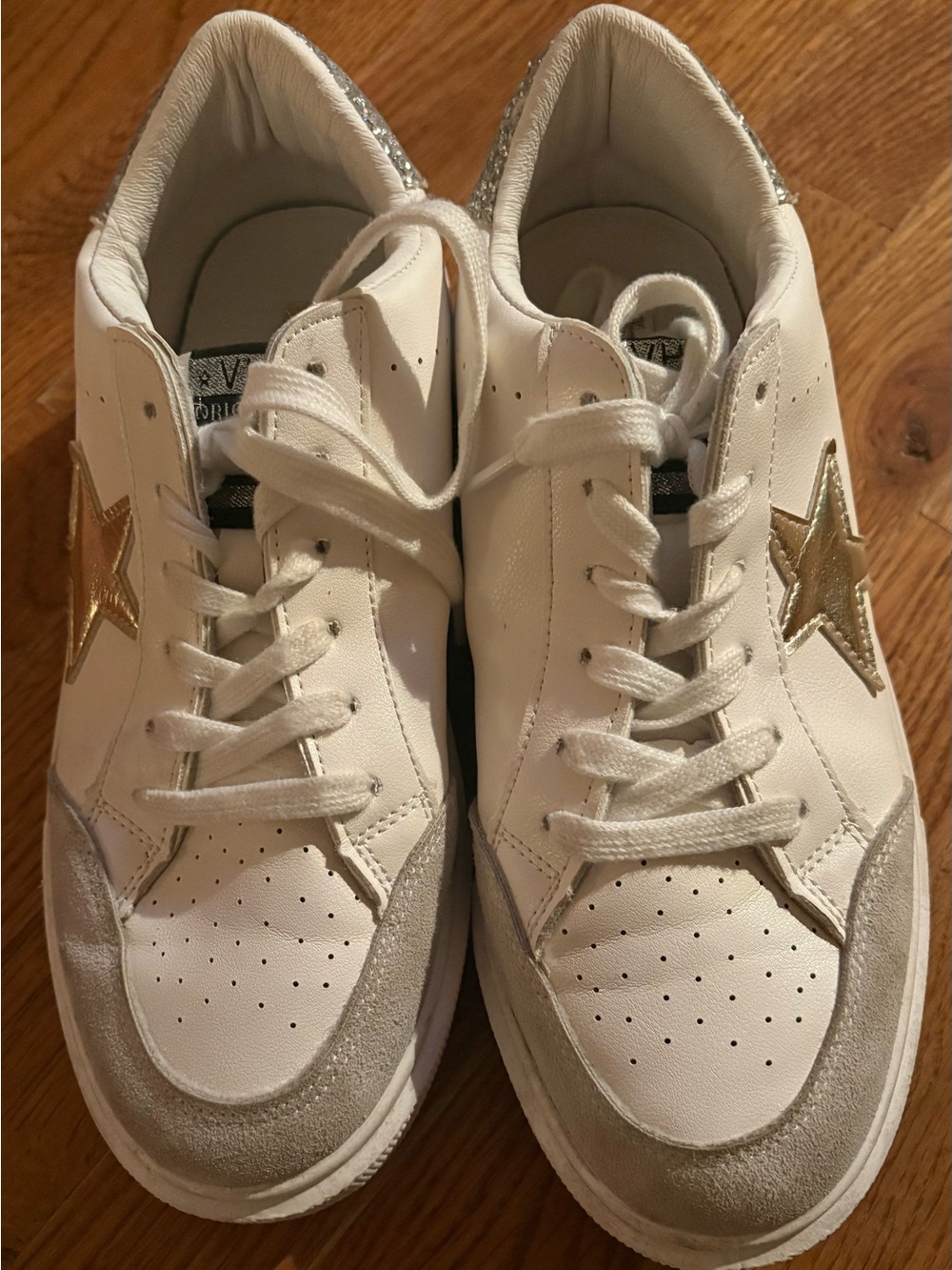Vintage Havana White/Gold Sneakers. size 9